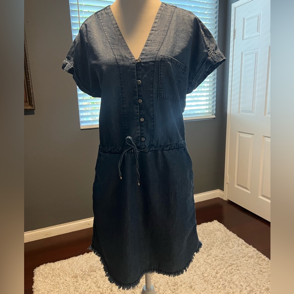 Casual Denim Paige dress with pockets. In EUC
